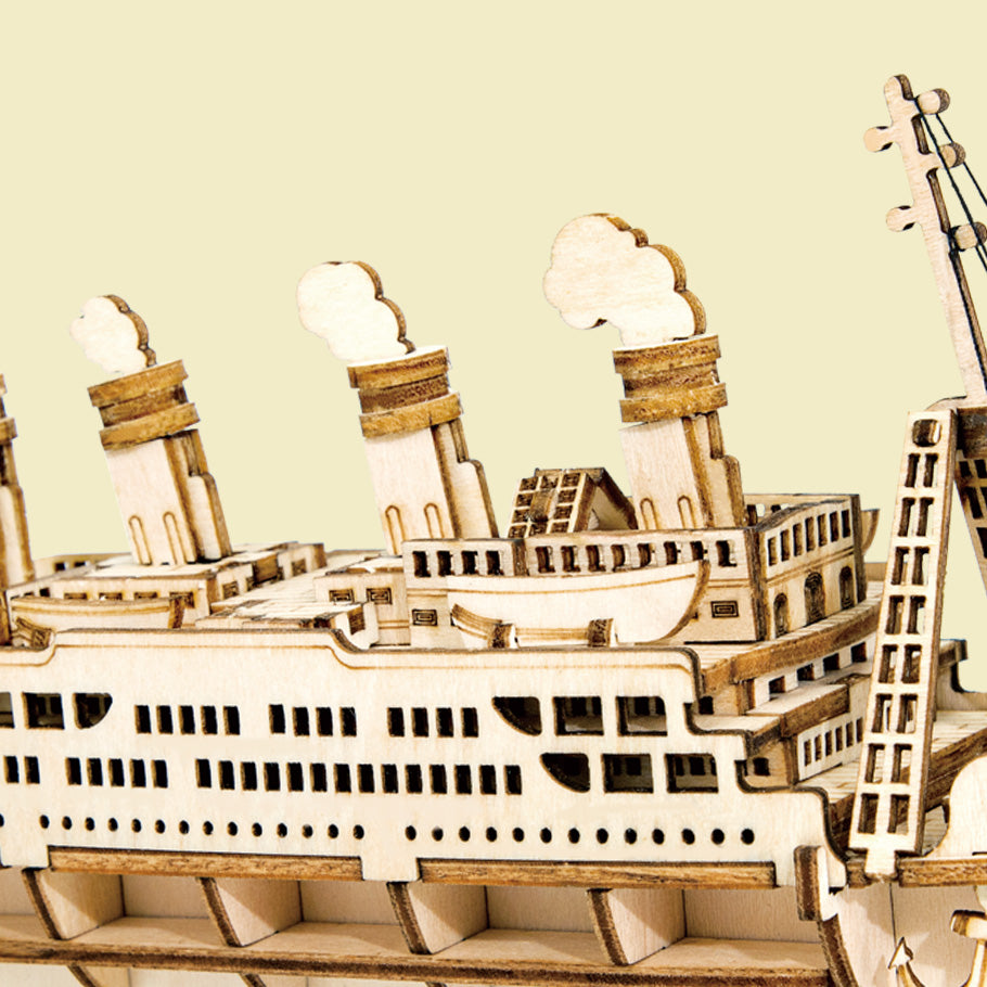 Maqueta de madera de un Barco Transatlántico de Robotime
